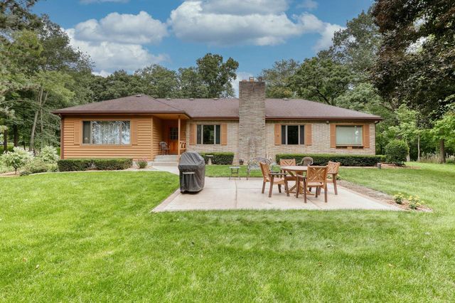 4640 Lake Club CIRCLE, Oconomowoc, WI 53066