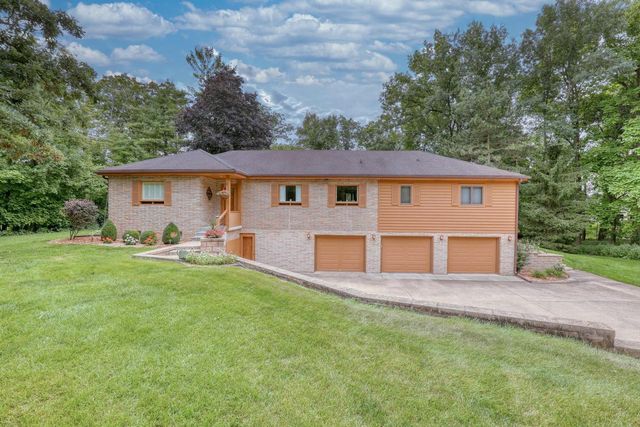 4640 Lake Club CIRCLE, Oconomowoc, WI 53066