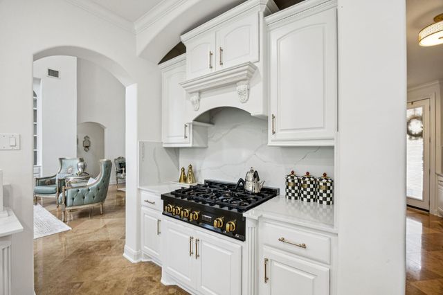 934 Poydras Street, Sugar Land, TX 77498