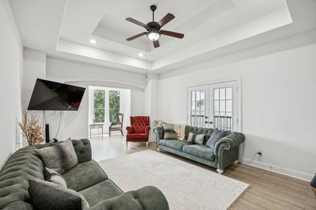 934 Poydras Street, Sugar Land, TX 77498