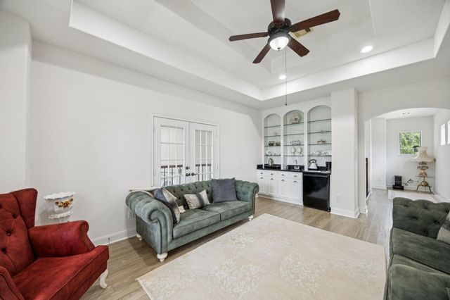 934 Poydras Street, Sugar Land, TX 77498