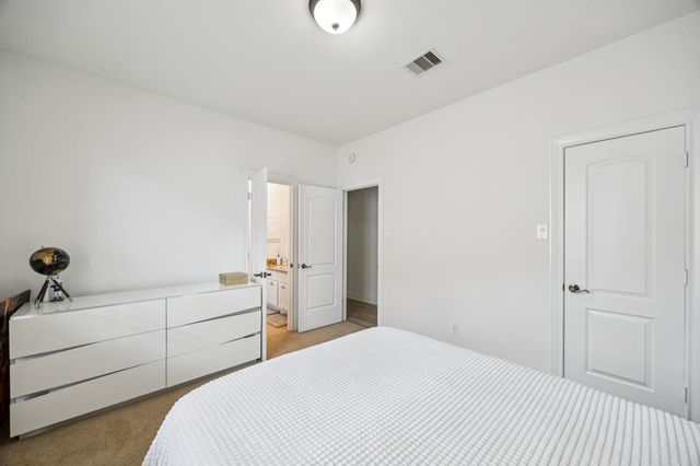 934 Poydras Street, Sugar Land, TX 77498