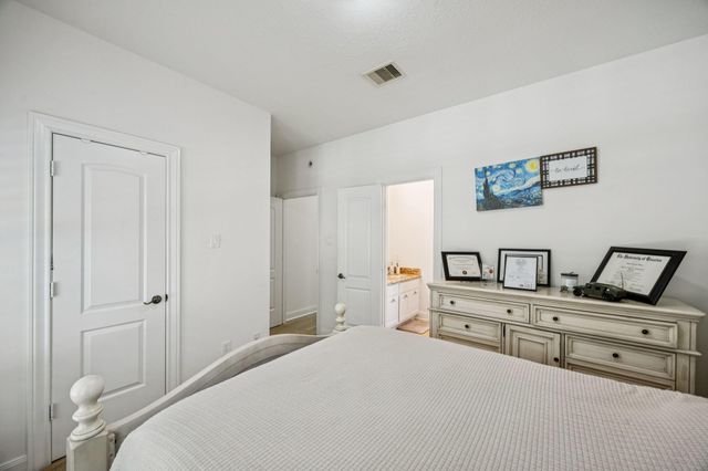 934 Poydras Street, Sugar Land, TX 77498