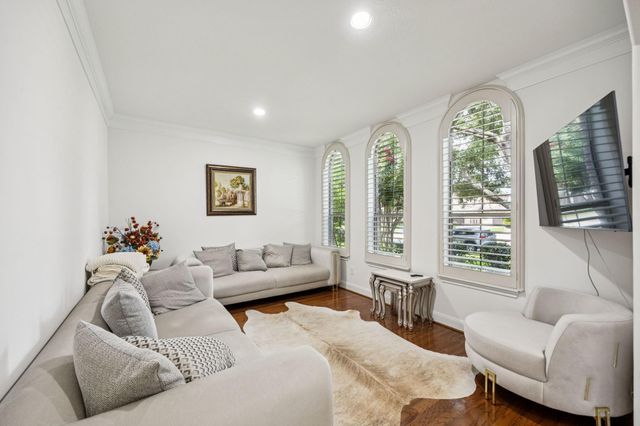 934 Poydras Street, Sugar Land, TX 77498