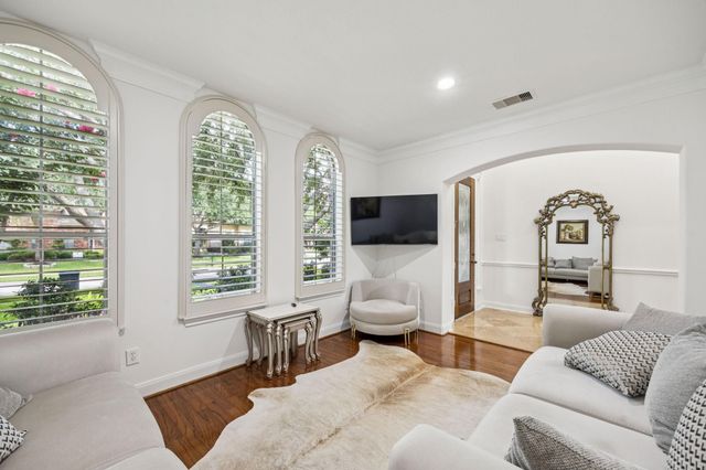 934 Poydras Street, Sugar Land, TX 77498