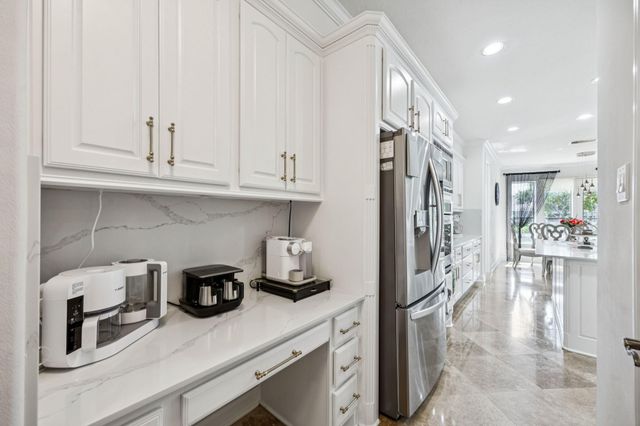 934 Poydras Street, Sugar Land, TX 77498