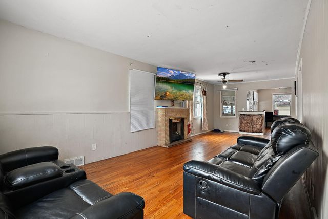 639 14th Avenue N, South Saint Paul, MN 55075