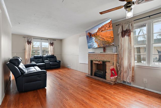 639 14th Avenue N, South Saint Paul, MN 55075