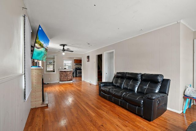 639 14th Avenue N, South Saint Paul, MN 55075