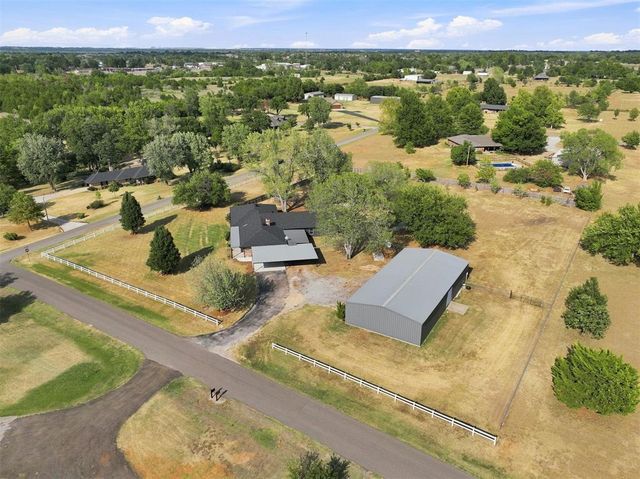 310 Cottonwood Drive, Tuttle, OK 73089