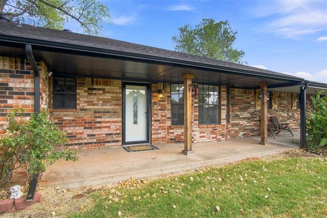 310 Cottonwood Drive, Tuttle, OK 73089