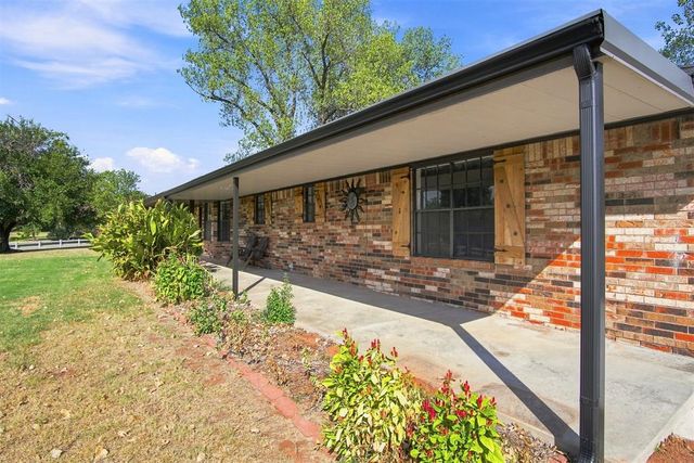 310 Cottonwood Drive, Tuttle, OK 73089