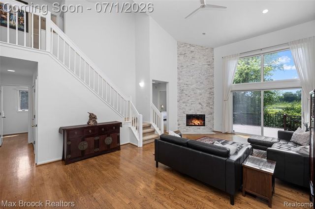 4860 Lagoons Circle, West Bloomfield, MI 48323