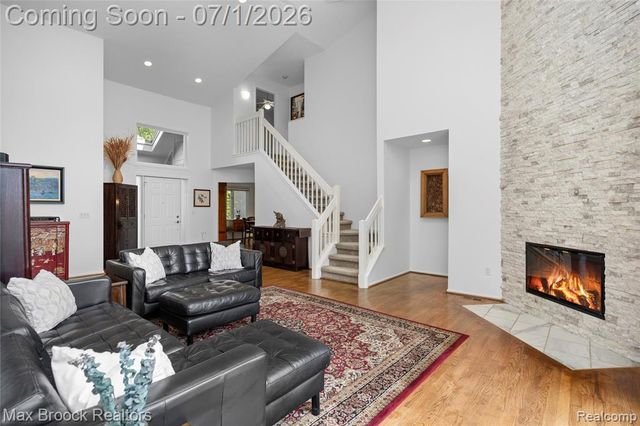 4860 Lagoons Circle, West Bloomfield, MI 48323