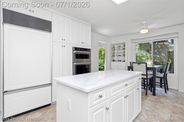 4860 Lagoons Circle, West Bloomfield, MI 48323