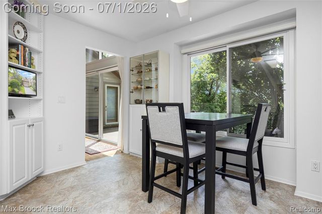 4860 Lagoons Circle, West Bloomfield, MI 48323