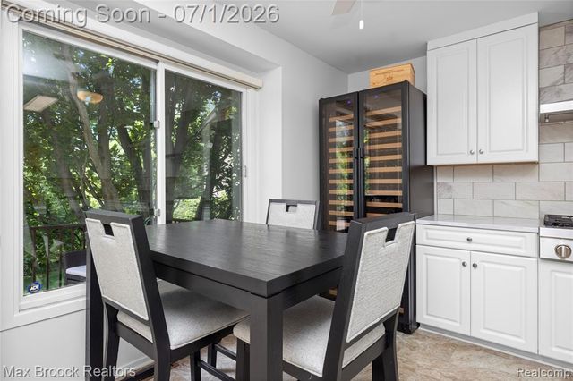 4860 Lagoons Circle, West Bloomfield, MI 48323