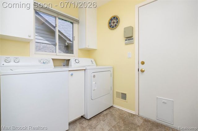 4860 Lagoons Circle, West Bloomfield, MI 48323