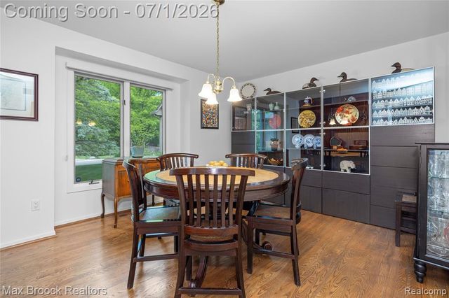 4860 Lagoons Circle, West Bloomfield, MI 48323