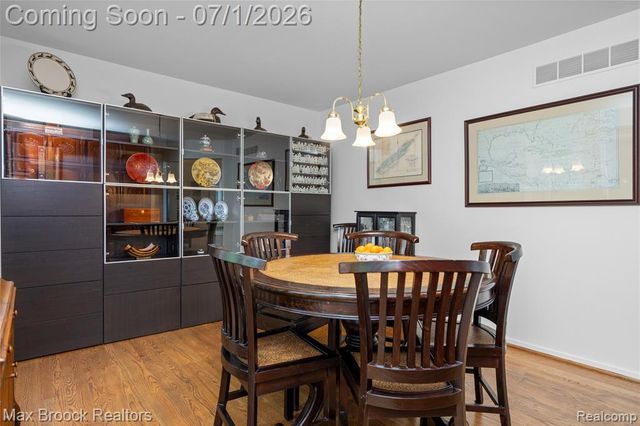 4860 Lagoons Circle, West Bloomfield, MI 48323