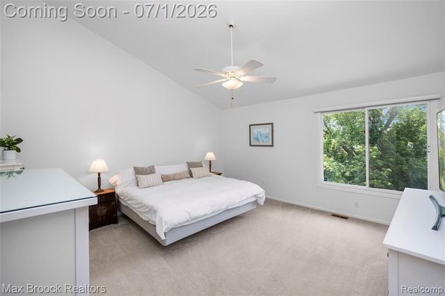 4860 Lagoons Circle, West Bloomfield, MI 48323