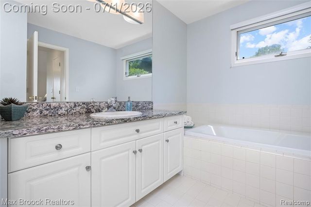 4860 Lagoons Circle, West Bloomfield, MI 48323
