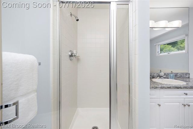 4860 Lagoons Circle, West Bloomfield, MI 48323