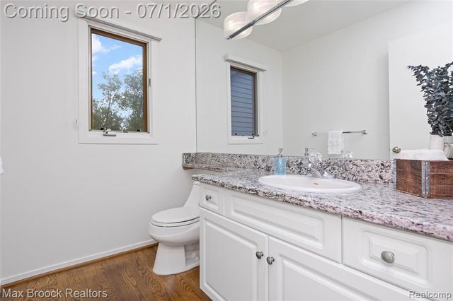4860 Lagoons Circle, West Bloomfield, MI 48323