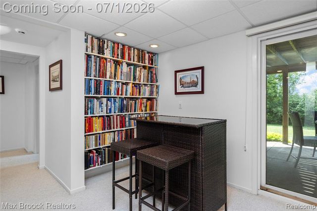 4860 Lagoons Circle, West Bloomfield, MI 48323