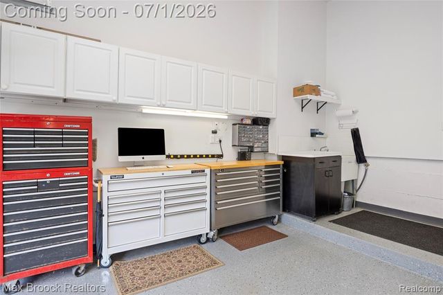 4860 Lagoons Circle, West Bloomfield, MI 48323