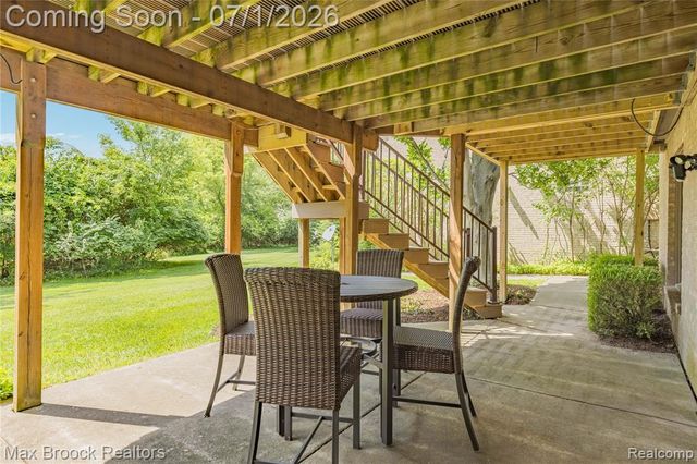4860 Lagoons Circle, West Bloomfield, MI 48323