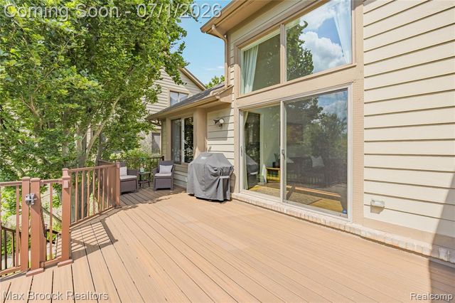 4860 Lagoons Circle, West Bloomfield, MI 48323