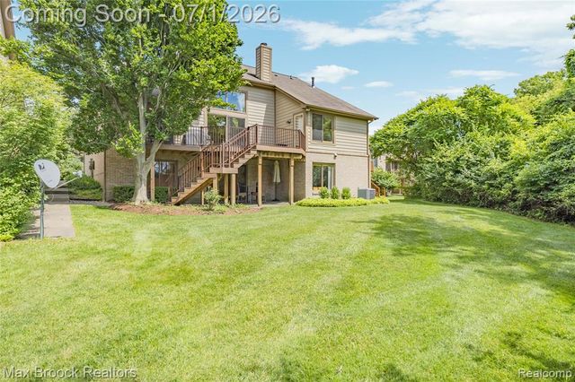 4860 Lagoons Circle, West Bloomfield, MI 48323