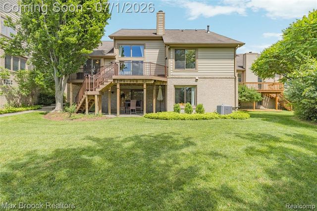 4860 Lagoons Circle, West Bloomfield, MI 48323