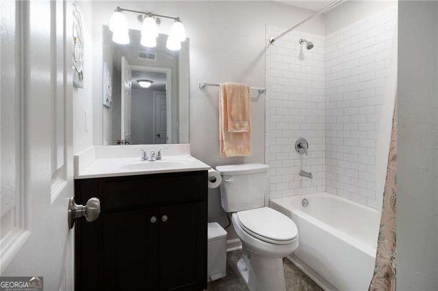 1166 Booth Road SW 402, Marietta, GA 30008