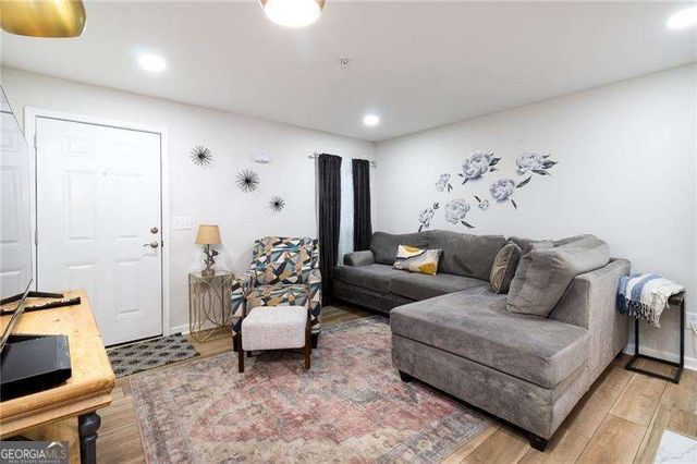 1166 Booth Road SW 402, Marietta, GA 30008