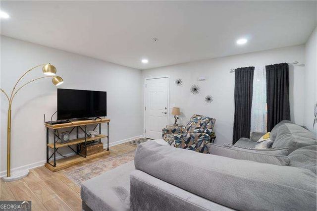 1166 Booth Road SW 402, Marietta, GA 30008