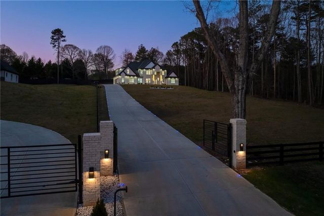 6312 hwy 81, Loganville, GA 30052