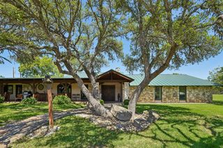722 Lacey Oak Pkwy, Kerrville, TX 78028