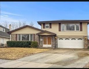 833 W Heritage Drive 1, Addison, IL 60101