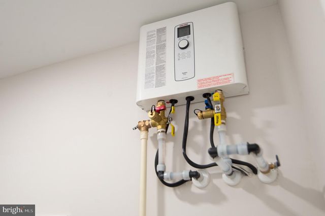 107 RAILROAD AVE, East New Market, MD 21631