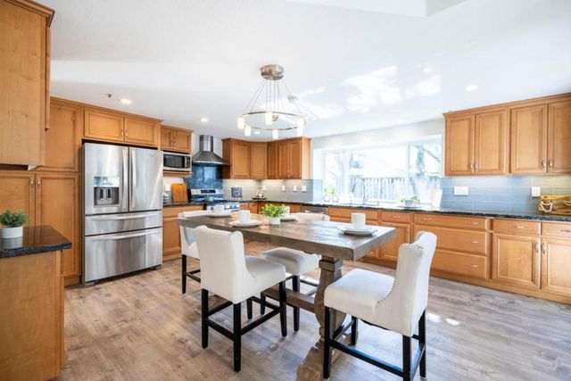 290 Billingsgate Lane, Foster City, CA 94404