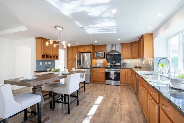 290 Billingsgate Lane, Foster City, CA 94404