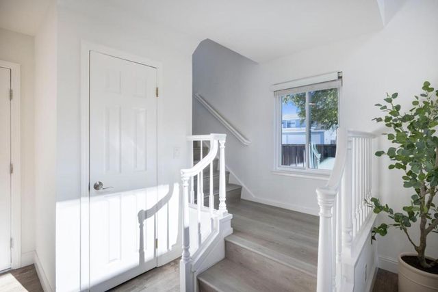 290 Billingsgate Lane, Foster City, CA 94404