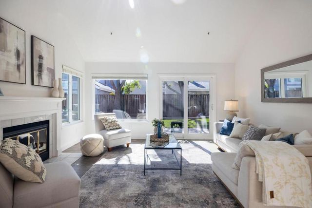 290 Billingsgate Lane, Foster City, CA 94404