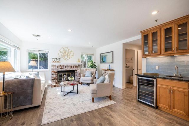 290 Billingsgate Lane, Foster City, CA 94404