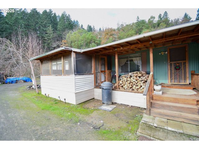 214 THOMPSON Rd, Riddle, OR 97469
