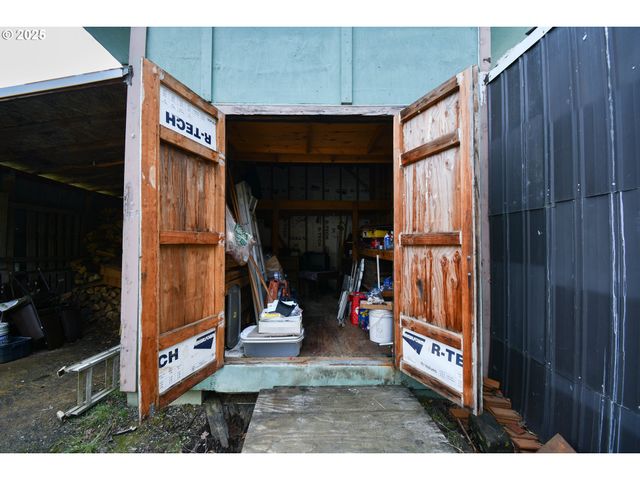 214 THOMPSON Rd, Riddle, OR 97469