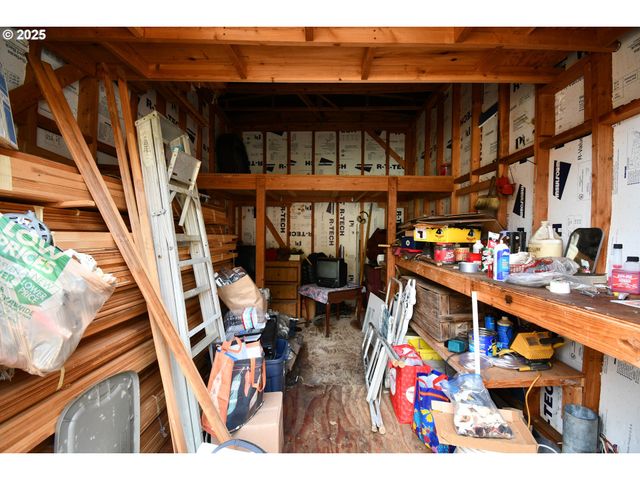 214 THOMPSON Rd, Riddle, OR 97469