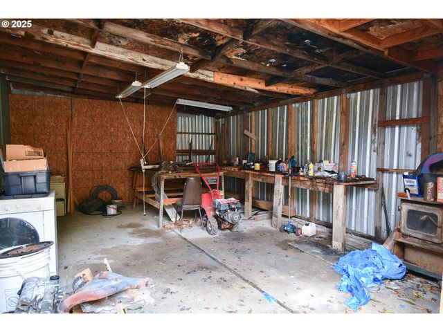 214 THOMPSON Rd, Riddle, OR 97469